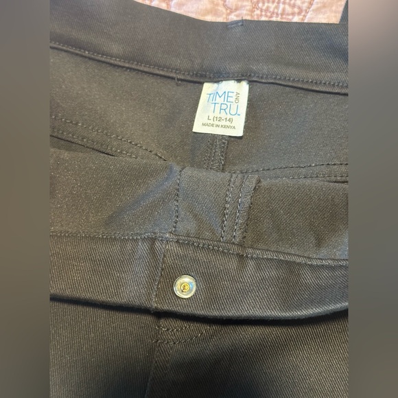 Time & Tru black jeggings with functional back pockets - Picture 6 of 10